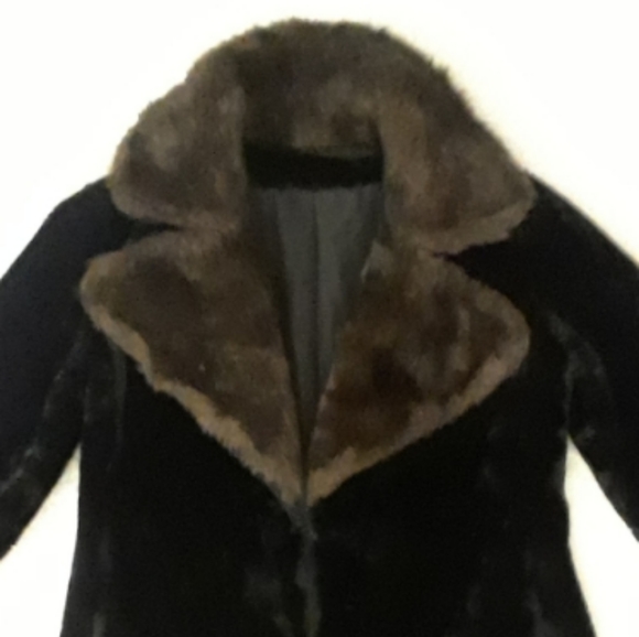 "Donnybrook" 1970's Vintage Faux Fur Coat - Picture 8 of 16